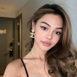 Meet your Posher, Leila